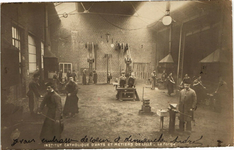 Carte postale ancienne Inst. Cath. d'Arts et Metiers de Lille - La Forge à Lille