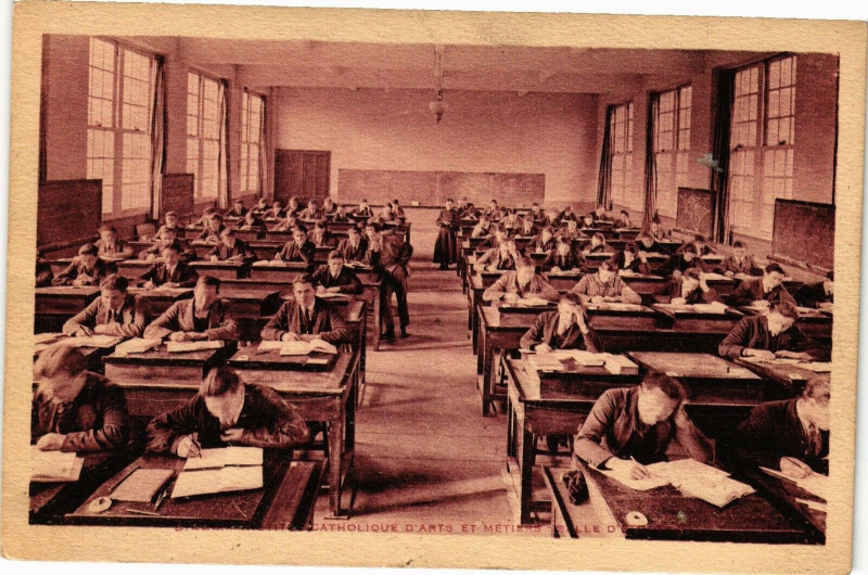 Carte postale ancienne Inst. Cath. d'Arts et Metiers de Lille à Lille
