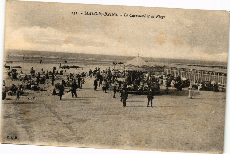 Carte postale ancienne Malo-les-Bains - Le carrousel et la Plage