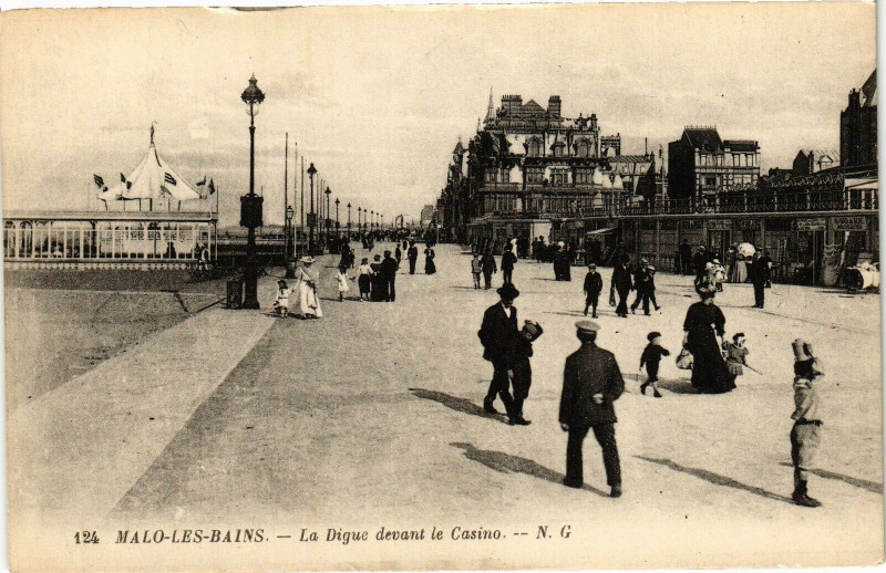 Carte postale ancienne Malo-les-Bains - La digue devant le casino