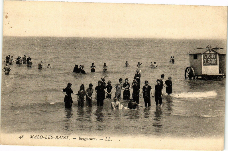 Carte postale ancienne Malo-les-Bains - Baigneurs