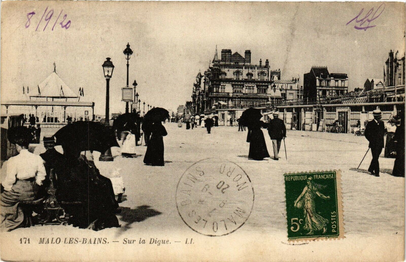 Carte postale ancienne Malo-les-Bains - Sur la digue