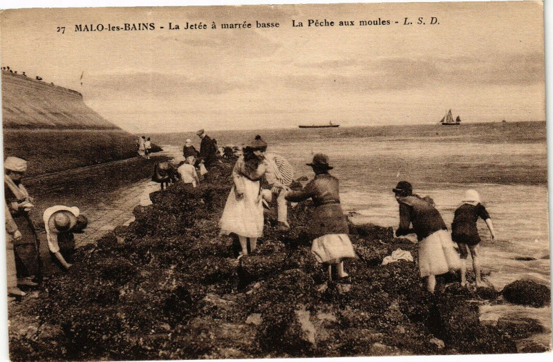 Carte postale ancienne Malo-les-Bains - La jetée a marée basse