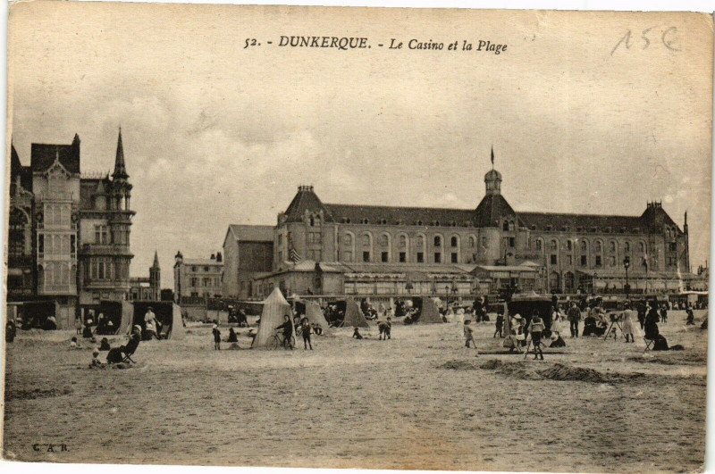 Carte postale ancienne Dunkerque - Le Casino et la Plage à Dunkerque