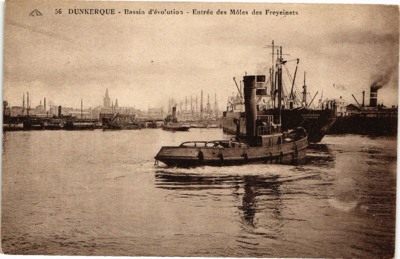 Carte postale ancienne Dunkerque - Bassin d'evolution - Entrée des Moles des Freyeinets à Dunkerque