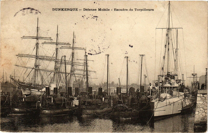 Carte postale ancienne Dunkerque - Defense Mobile - Escadre de Torpilleurs à Dunkerque