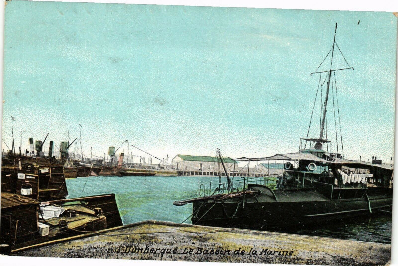 Carte postale ancienne Dunkerque - Le Bassert de la Marine à Dunkerque