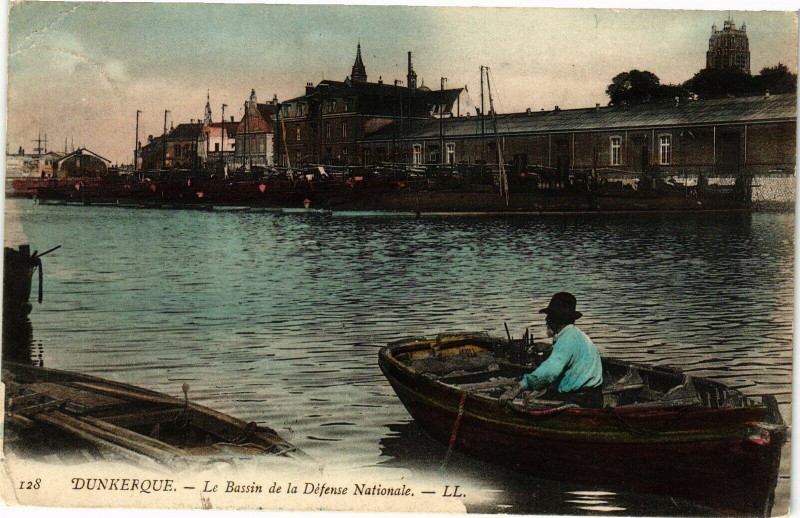 Carte postale ancienne Dunkerque - Le Bassin de la Defense Nationale à Dunkerque