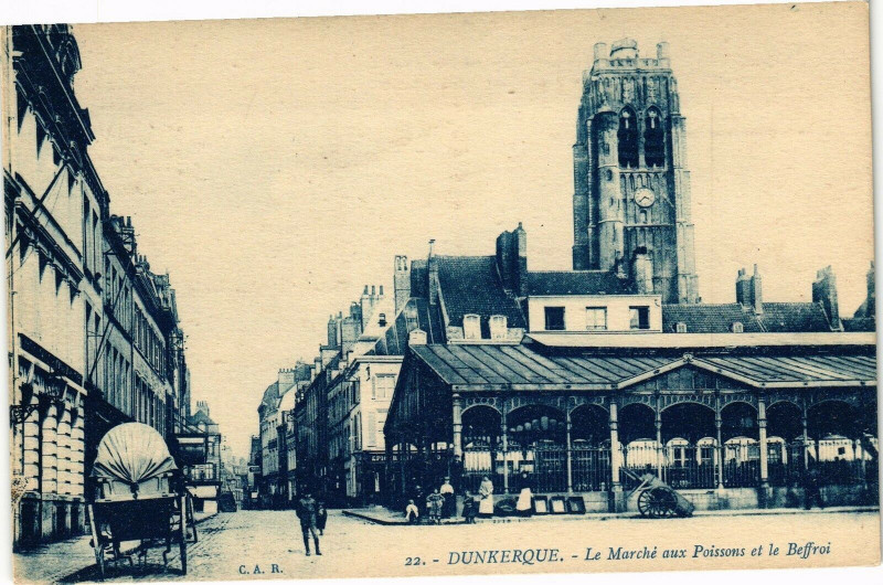 Carte postale ancienne Dunkerque - Le Marche aux Poissons et le Beffroi à Dunkerque