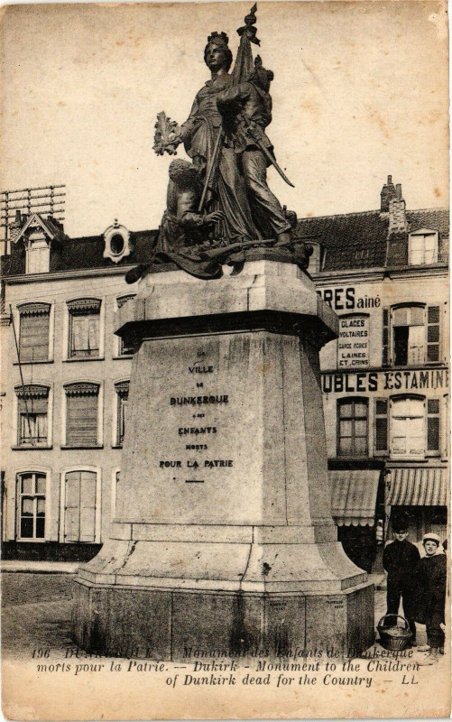 Carte postale ancienne Dunkerque - Monument de la Defense à Dunkerque