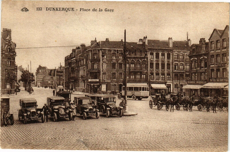Carte postale ancienne Dunkerque - Place de la Gare à Dunkerque