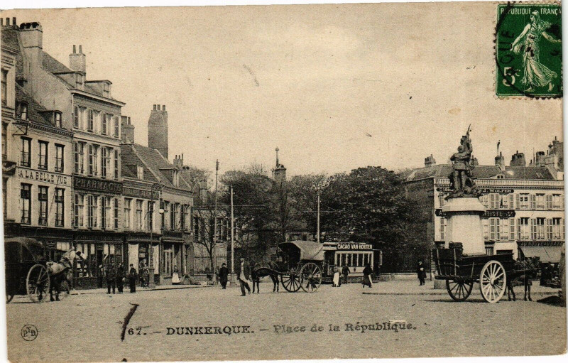Carte postale ancienne Dunkerque - Place de la Republique à Dunkerque