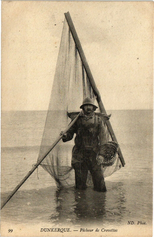 Carte postale ancienne Dunkerque - Pecheur de Crevettes à Dunkerque