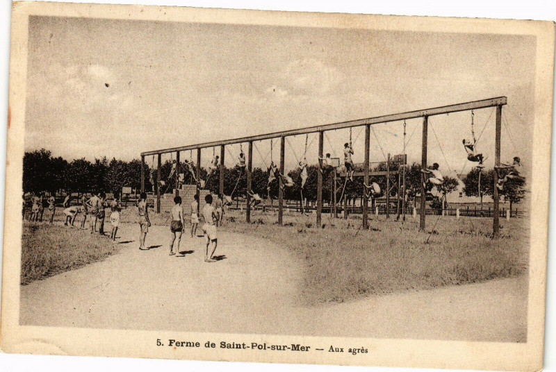 Carte postale ancienne Ferme de Saint-Pol-sur-Mer - Aux agres
