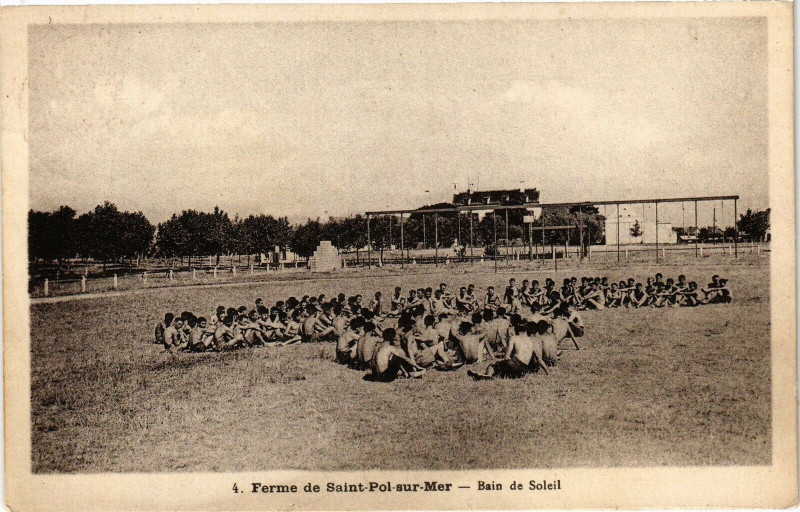 Carte postale ancienne Ferme de Saint-Pol-sur-Mer - Bain de Soleil