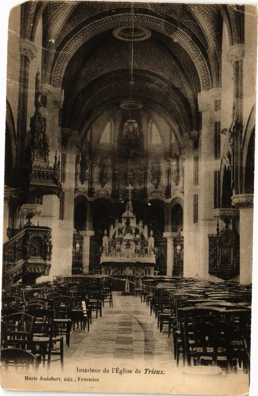 Carte postale ancienne Interieur de l'Eglise de Trieux