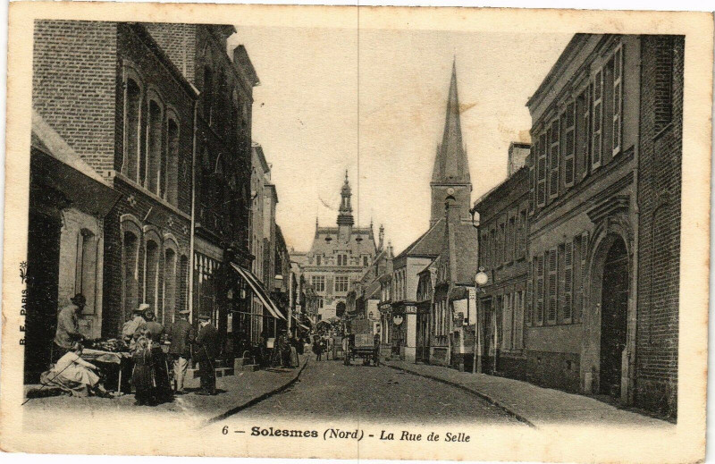 Carte postale ancienne Solesmes - La Rue de Selle à Solesmes