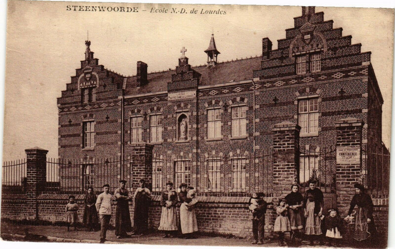 Carte postale ancienne Steenwoorde - Ecole N.D. de Lourdes