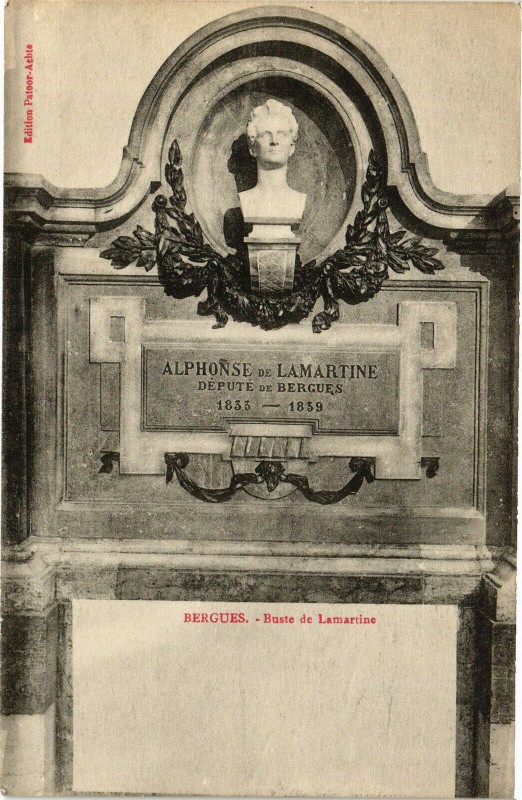 Carte postale ancienne Bergues - Buste de Lamartine à Bergues