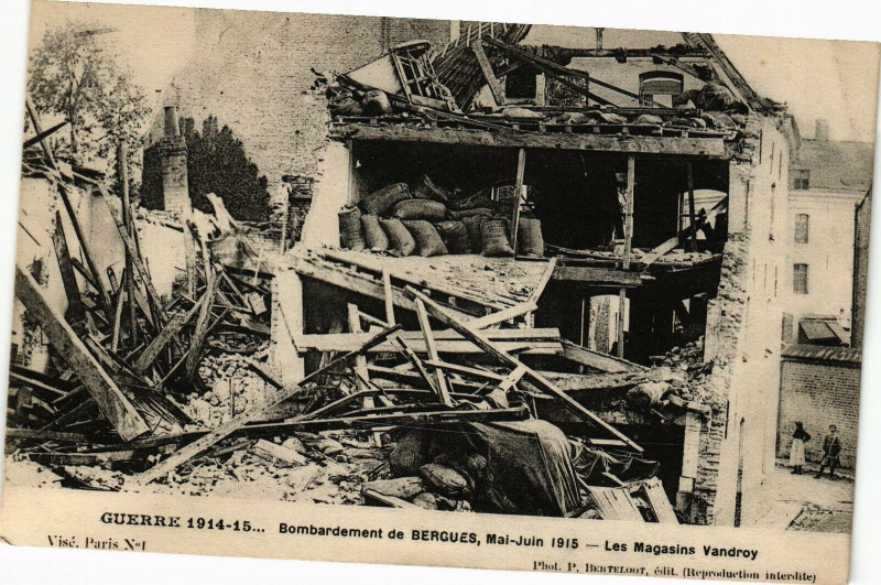 Carte postale ancienne Guerre 1914-15...Bombardement de Bergues Mai-Juin 1915 Les Magasin à Bergues
