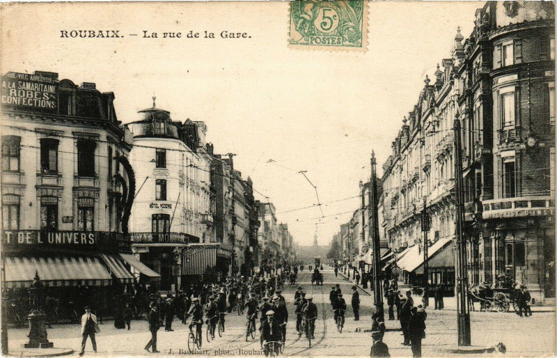 Carte postale ancienne Roubaix - La rue de la Gare à Roubaix