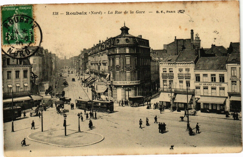 Carte postale ancienne Roubaix - La Rue de la Gare à Roubaix