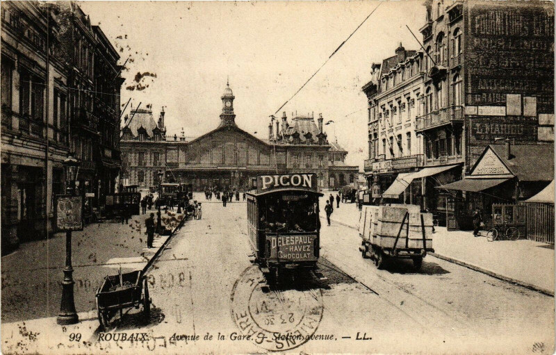 Carte postale ancienne Roubaix - Avenue de la Gare - Station avenue à Roubaix