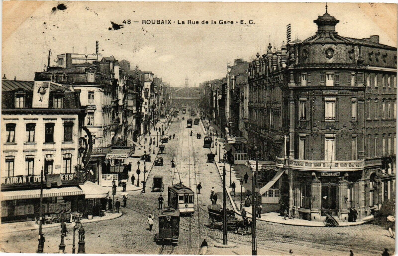 Carte postale ancienne Roubaix - La Rue de la Gare à Roubaix