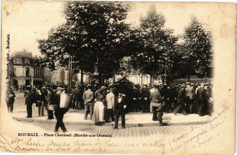 Carte postale ancienne Roubaix - Place Chevreuil (Marche-aux-OISEaux) à Roubaix