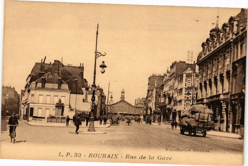 Carte postale ancienne Roubaix - Rue de la Gare à Roubaix
