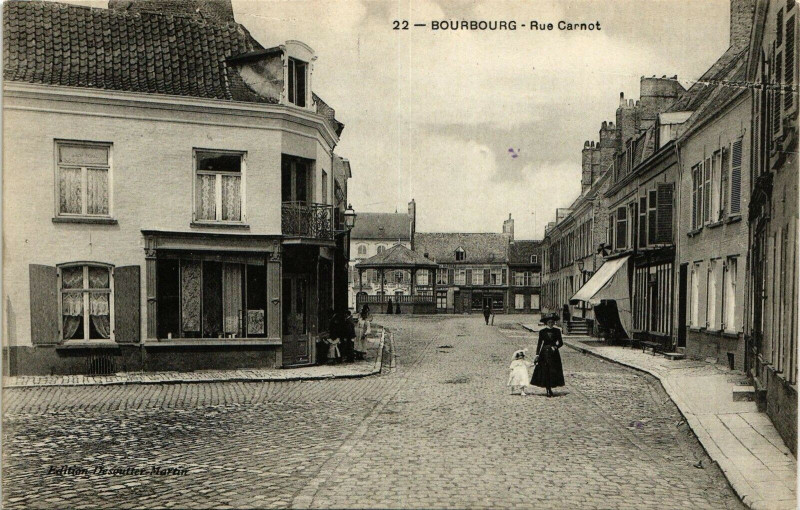 Carte postale ancienne Bourbourg - Rue Carnot à Bourbourg
