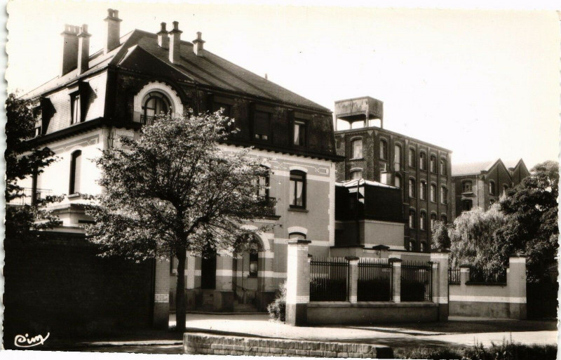 Carte postale ancienne Bourbourg - Route de Gravéelines - La Minoterie à Bourbourg