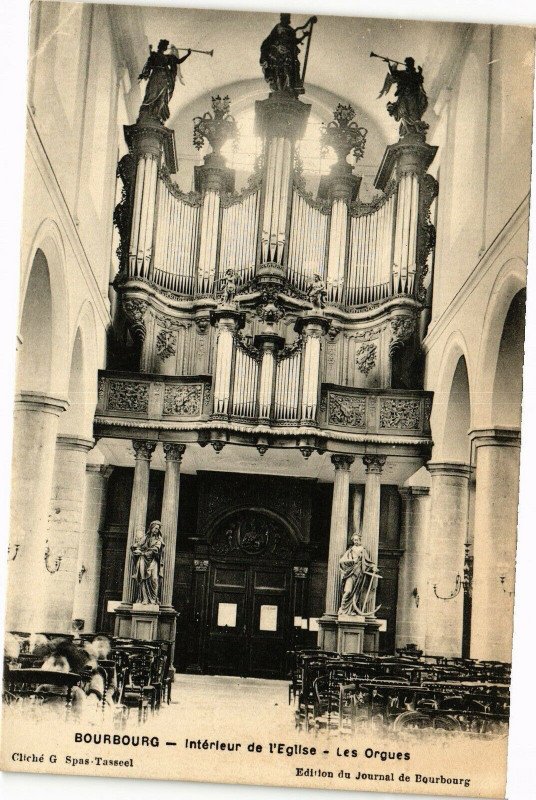 Carte postale ancienne Bourbourg - Interieur de l'Eglise - Les Orgues à Bourbourg