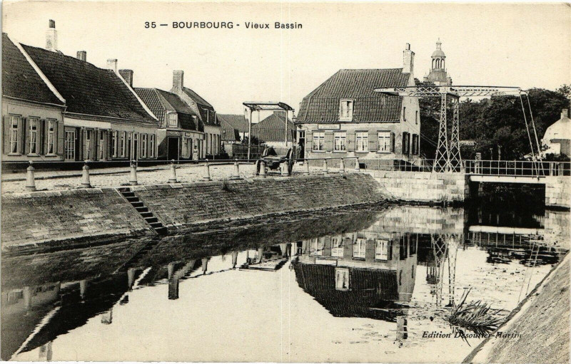 Carte postale ancienne Bourbourg - Vieux Bassin à Bourbourg