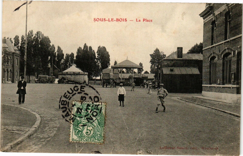 Carte postale ancienne Sous-le-Bois - La Place