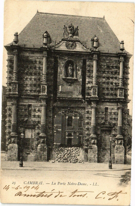 Carte postale ancienne Cambrai - La Porte N.-D. à Cambrai