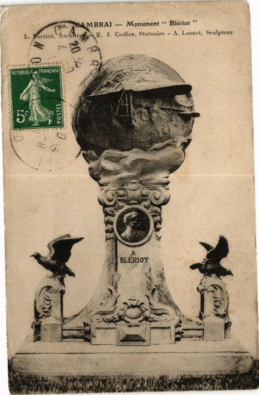 Carte postale ancienne Cambrai - Monument Bleriot à Cambrai