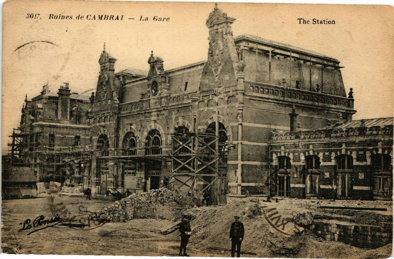 Carte postale ancienne Ruines de Cambrai - La Gare à Cambrai