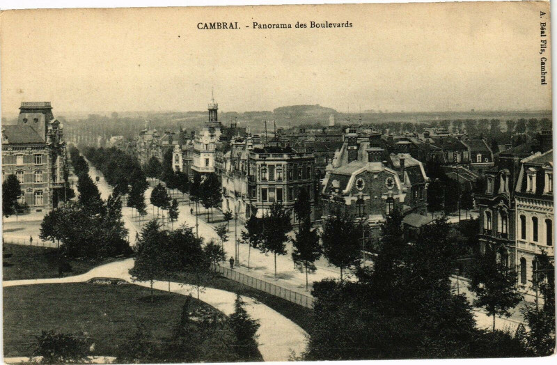 Carte postale ancienne Cambrai - Panorama des Boulevards à Cambrai