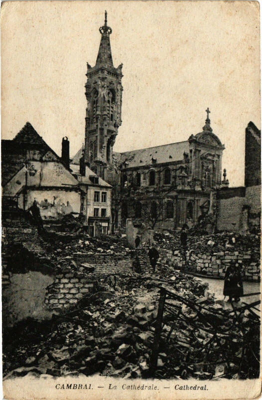 Carte postale ancienne Cambrai - La Cathedrale à Cambrai