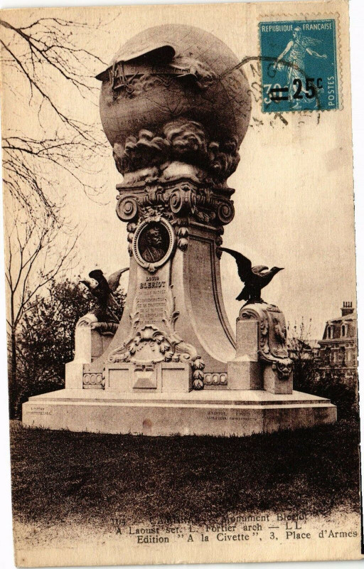 Carte postale ancienne Cambrai - Le Monument de Bleriot à Cambrai