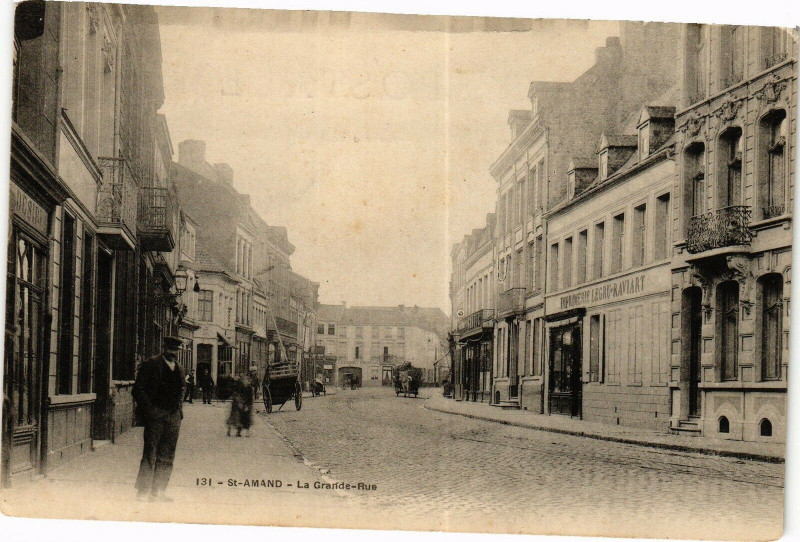 Carte postale ancienne Saint-Amand - La Grande-Rue