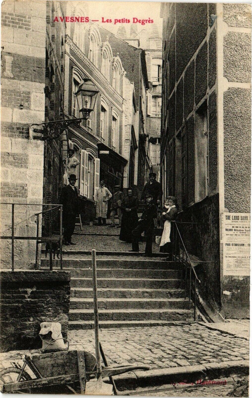 Carte postale ancienne Avesnes - Les petits Degres à Esnes