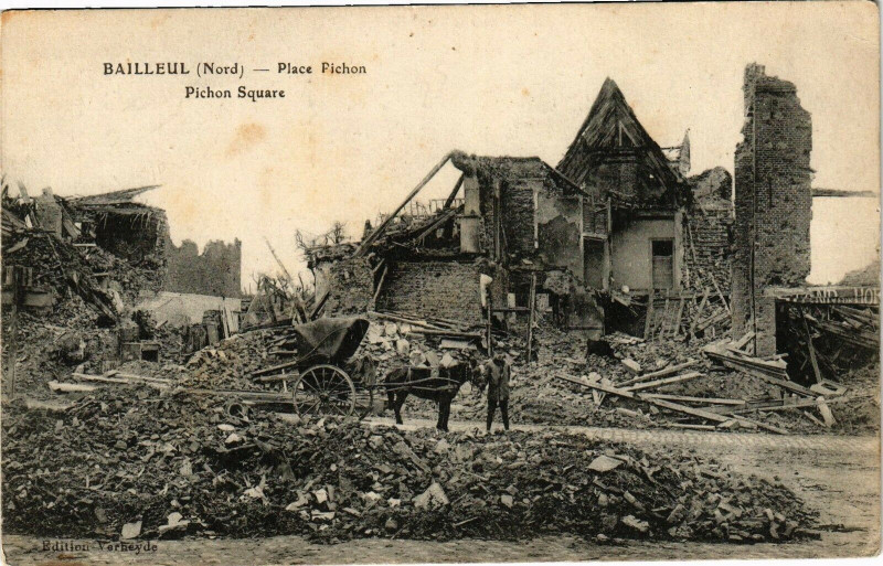 Carte postale ancienne Bailleul - Place Pichon à Bailleul