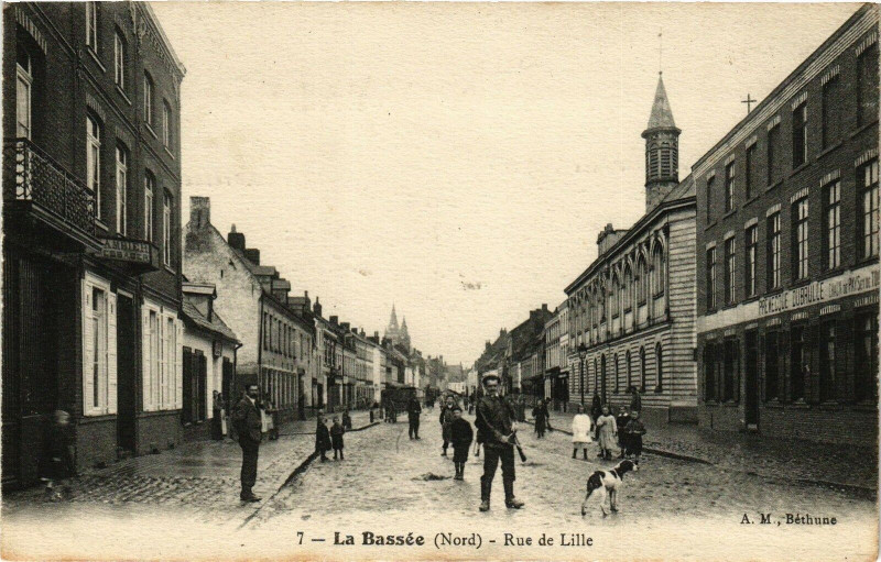 Carte postale ancienne La Bassee - Rue de Lille à La Bassée