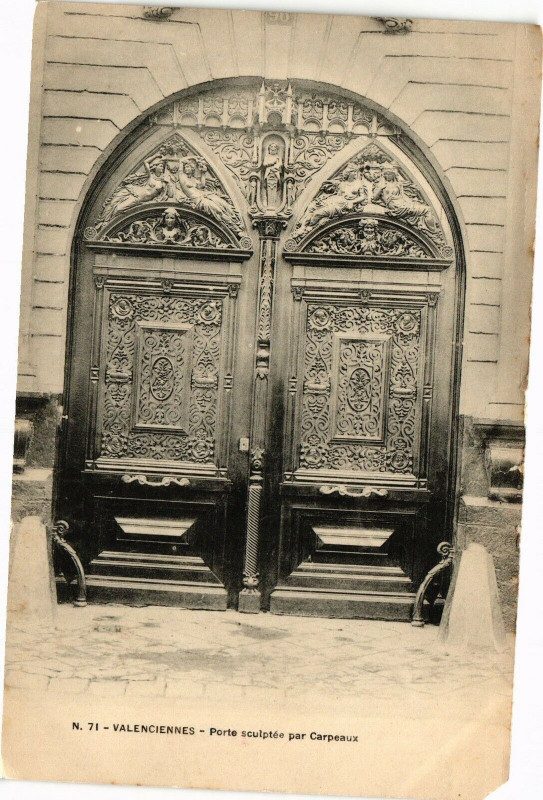 Carte postale ancienne Valenciennes - Porte sculptée par carpeaux à Valenciennes