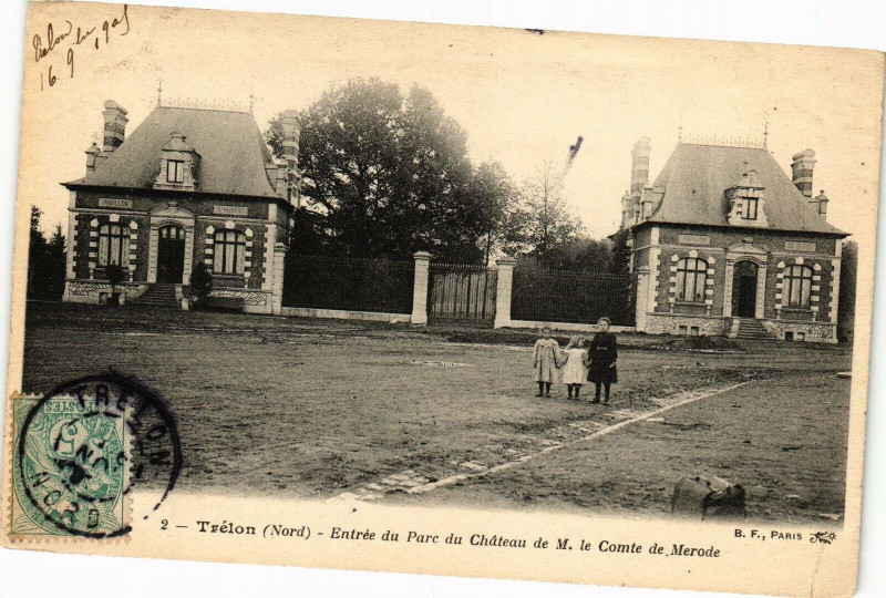 Carte postale ancienne Trelon - Entrée de parc du Chateau de m.le comte de merode à Trélon