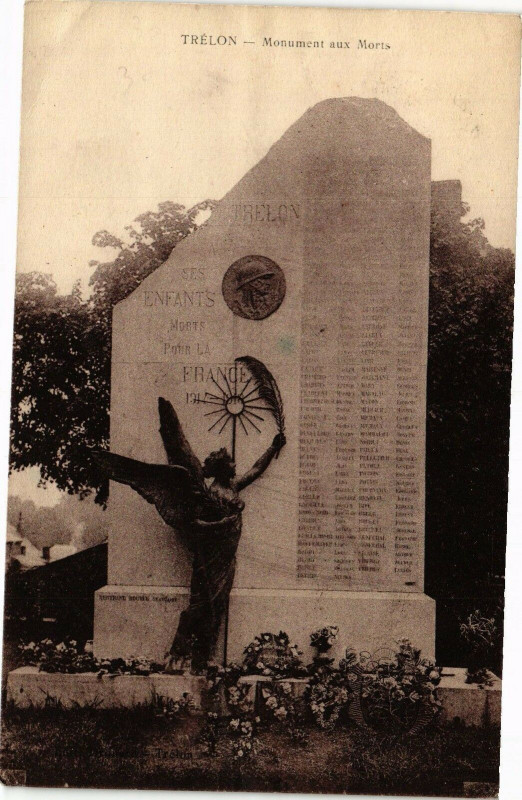 Carte postale ancienne Trelon - Monument aux morts à Trélon