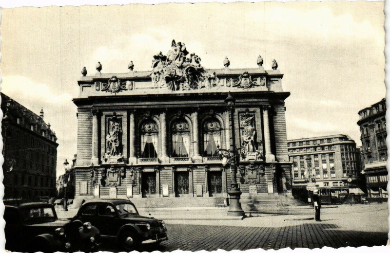 Carte postale ancienne Lille - Le Theatre à Lille