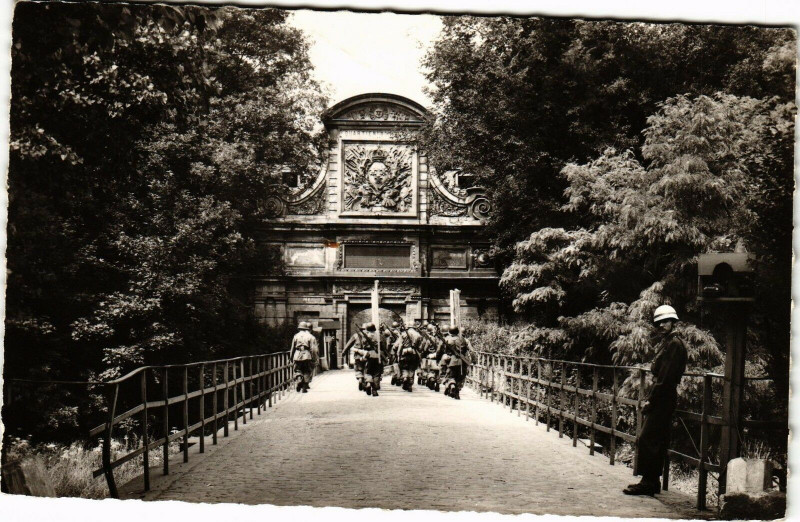 Carte postale ancienne Lille - L'Entrée de la Citadelle à Lille